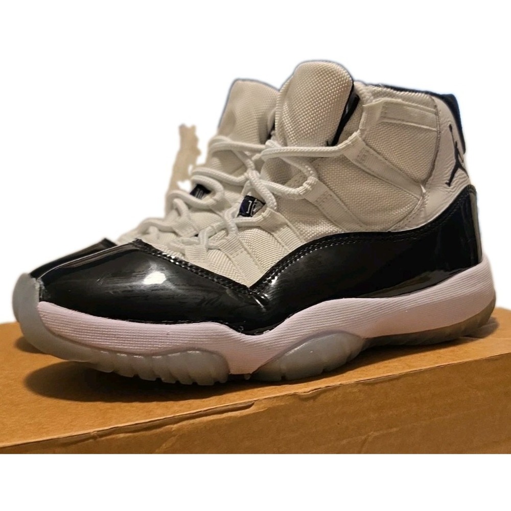 Air Jordan 11 Concord 2018 Size 8.5M